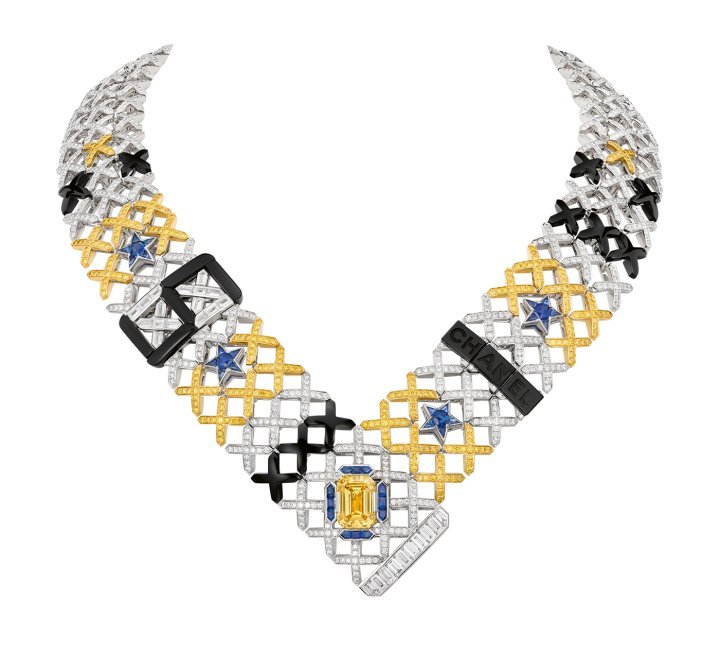 Quilted Stars necklace in white gold, yellow gold, diamonds, yellow diamonds, sapphires and onyx with a 7.06-carat emerald-cut yellow diamond. Haute Joaillerie Sport collection. ©Chanel