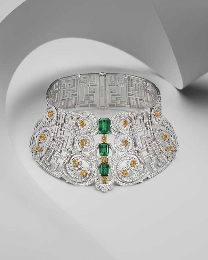 Labirinti Gucci necklace in white gold with emeralds, white and fancy diamonds.