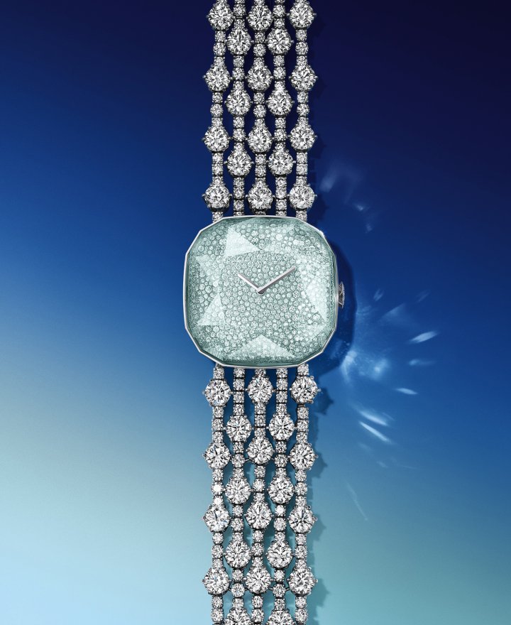 Tiffany & Co. Carat 128 Aquamarine, 18k white gold case, 27mm, 897 brilliant diamonds totalling more than 29 carats; dial with 382 brilliant diamonds in a snow setting, protected by a single diamond-cut aquamarine of 34.5 carats; high-precision Swiss quartz movement. Unique piece.