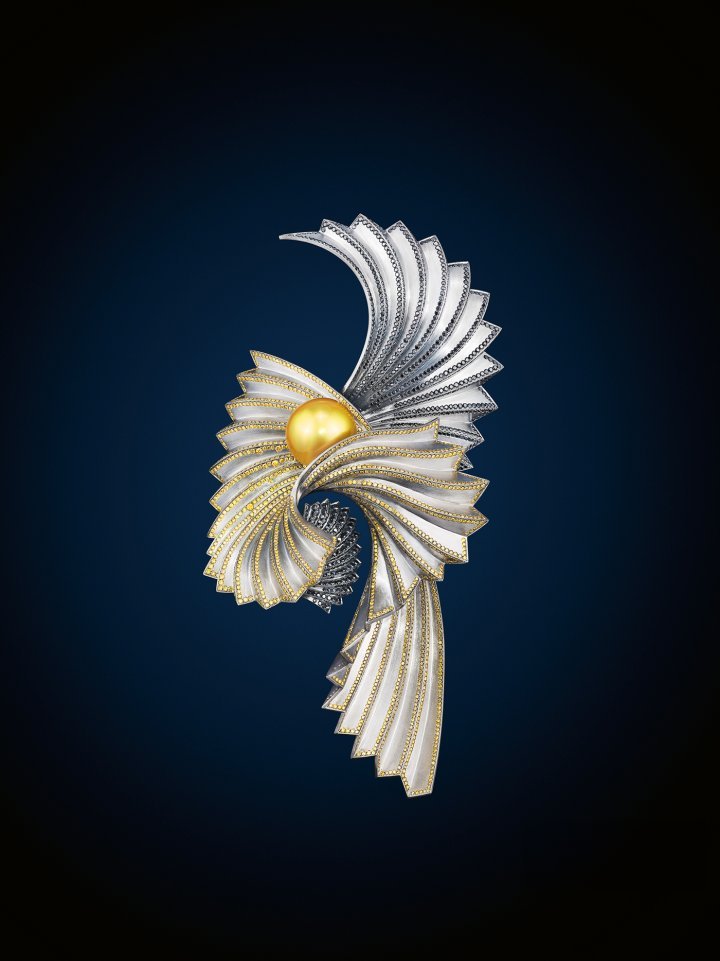 The Night Dance brooch with a flawless golden pearl. The design is inspired by a famous dance under the Tang dynasty in China, called the Whirl Dance.