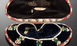 Storied emerald necklace up for auction