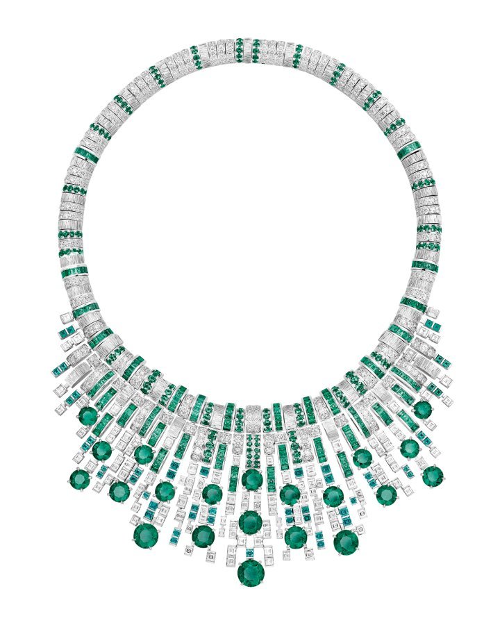 Glowing Weave Necklace with four different motifs: brilliant-cut diamonds, round-cut emeralds, baguette-cut emeralds and gold with Decor Palace engraving. It took more than two years to assemble this rare set of round emeralds for a total 30 carats. ©Piaget