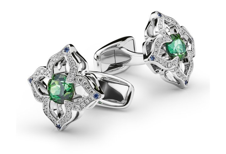 Cufflinks set with two green tourmalines (2.75 cts), brilliants and sapphires. ©Beyer