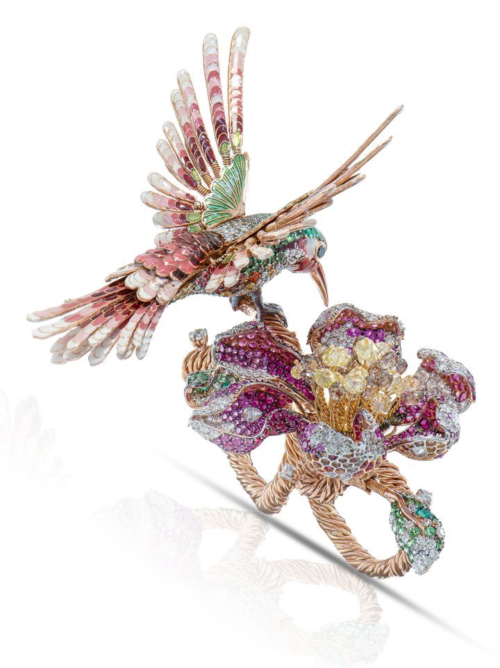 Two-finger ring from the Marvels of Nature collection that highlights the en tremblant technique. ©Diva Jewels