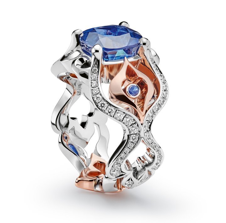 Ring with an unheated cushion-cut Sri Lankan sapphire (5.006 cts) and brilliants. ©Beyer