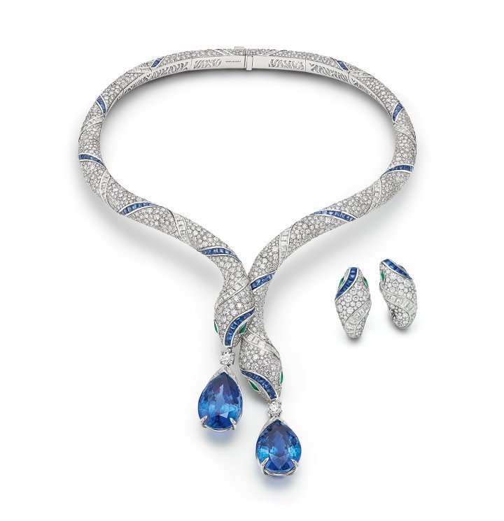 Serpenti Sapphire Echo necklace. The two Sri Lankan sapphires can be detached from the serpents' heads and transformed into earrings.