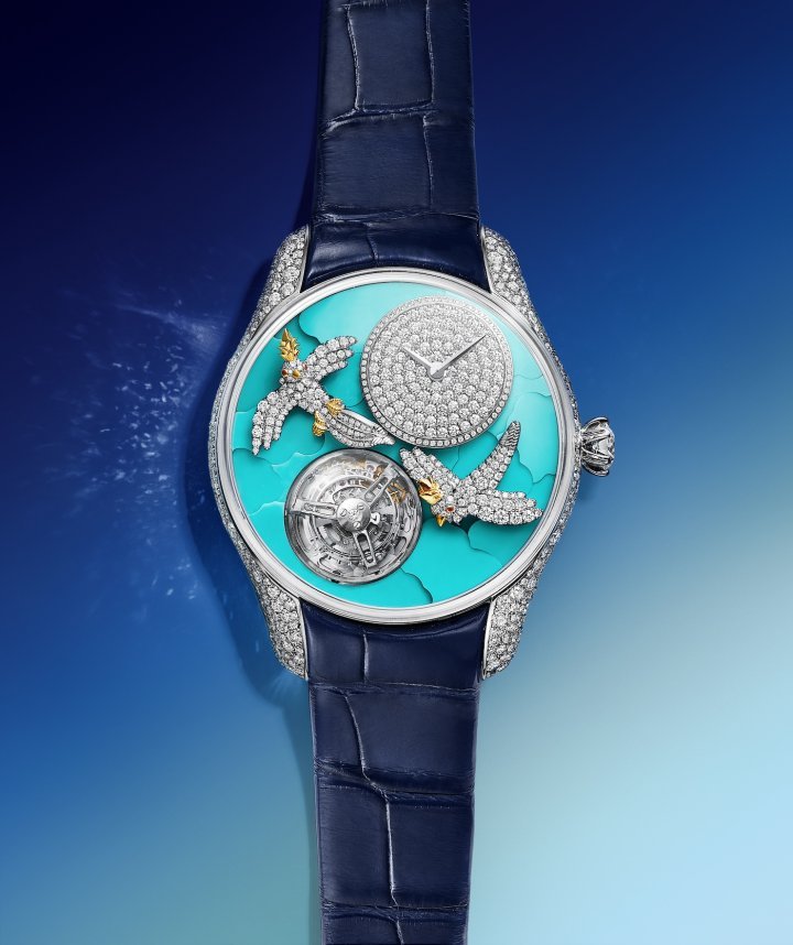 Like the jewellery, watchmaking at Tiffany & Co. is deeply influenced by the work of Jean Schlumberger and the famous Bird on a Rock brooch he designed in1965. One example is the new Bird on a Flying Tourbillon model, which marks an important milestone for the company: this is its first flying tourbillon, developed in partnership with Artime and reflecting the new ambitions of Tiffany & Co. in mechanical watchmaking. The flying tourbillon is housed under a faceted sapphire crystal dome – a first.