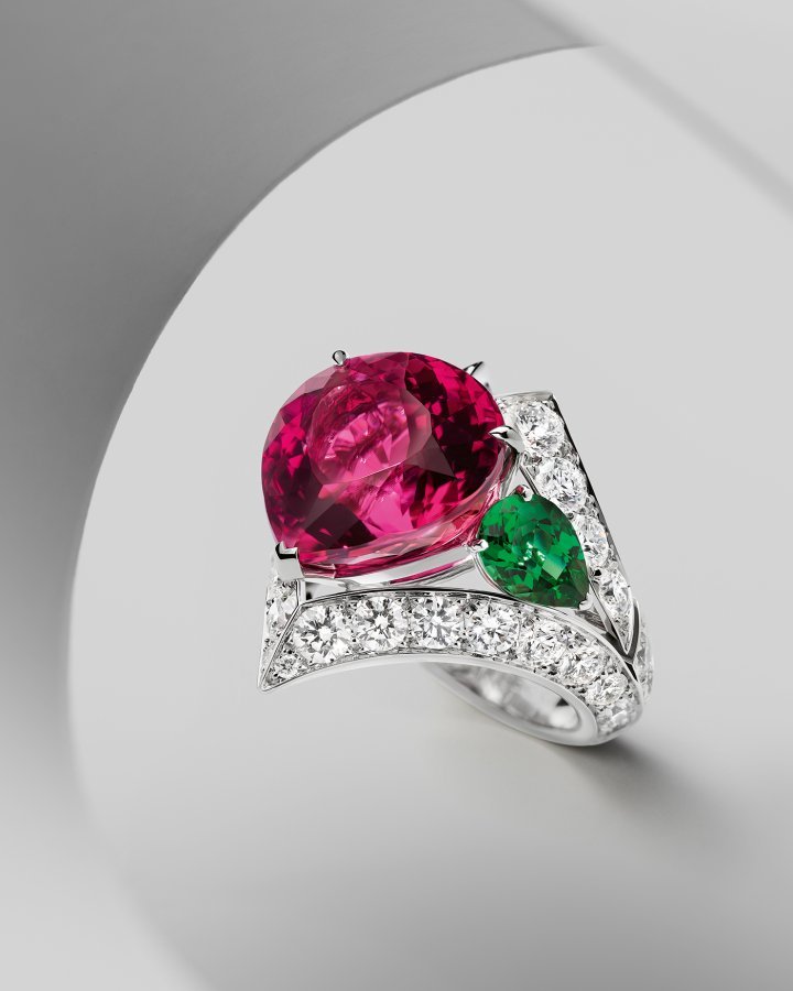 Labirinti Gucci ring in white gold with rubellite, tsavorites and diamonds.