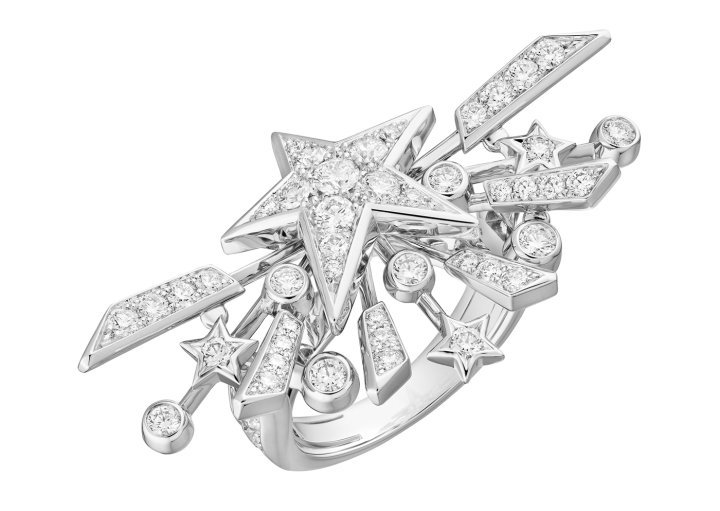 Take a Chance ring in white gold and natural polished diamonds.