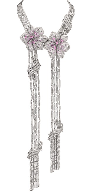“Eclats de Lys”: Transformable necklace in grey gold with pink sapphires representing 12.52 carats and diamonds representing 167.54 carats