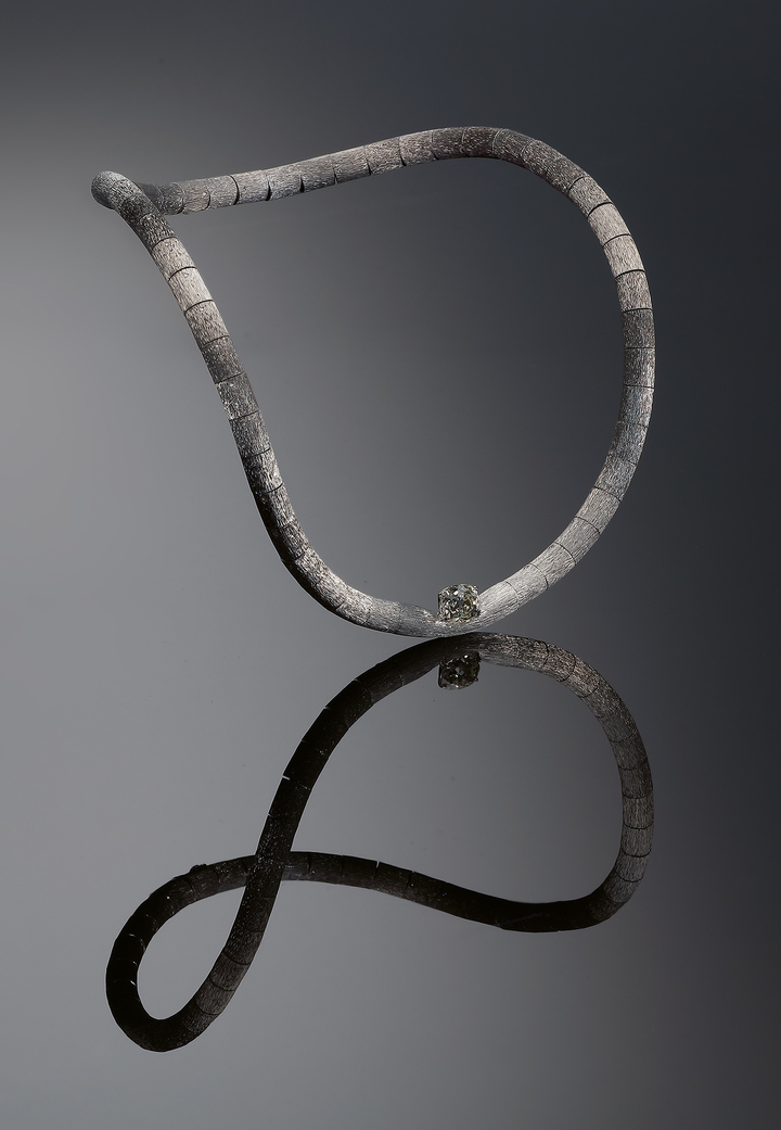 Articulated silver necklace, smaller round-cut diamonds and a single Old European cushion-cut diamond (3.48 cts, S-T/VS2)