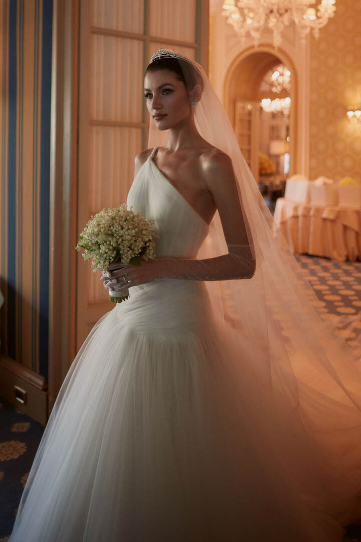 The Russian model Valery Kaufman commissioned Sartoro for the tiara she wore for her marriage to commodities trader Dimitri Varsano in May 2024.