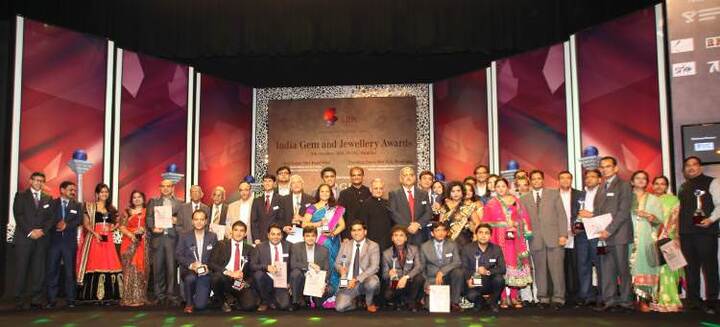 Mr. Rajendra A. Shah, industry stalwart, was felicitated with the Lifetime Achievement Award while Mrs. Bharati D Shah from B R Designs won the Best Women Entrepreneur Award