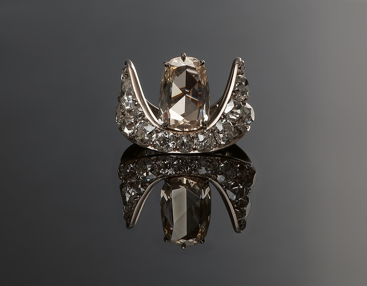 White gold ring, pavé of Old European cuts (7.43 cts) and a single modified pear-cut brown diamond (2.33 cts, Type IIa-VS1).