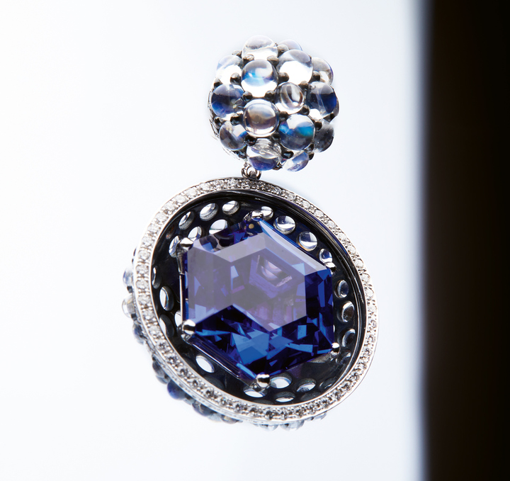 Half-sphere earrings with tanzanites, moonstone cabochons and diamonds (24.77 cts) set in 18k white gold.