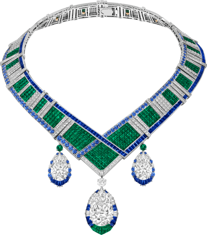 The Chevron Mystérieux necklace features not one but three centre stones.
