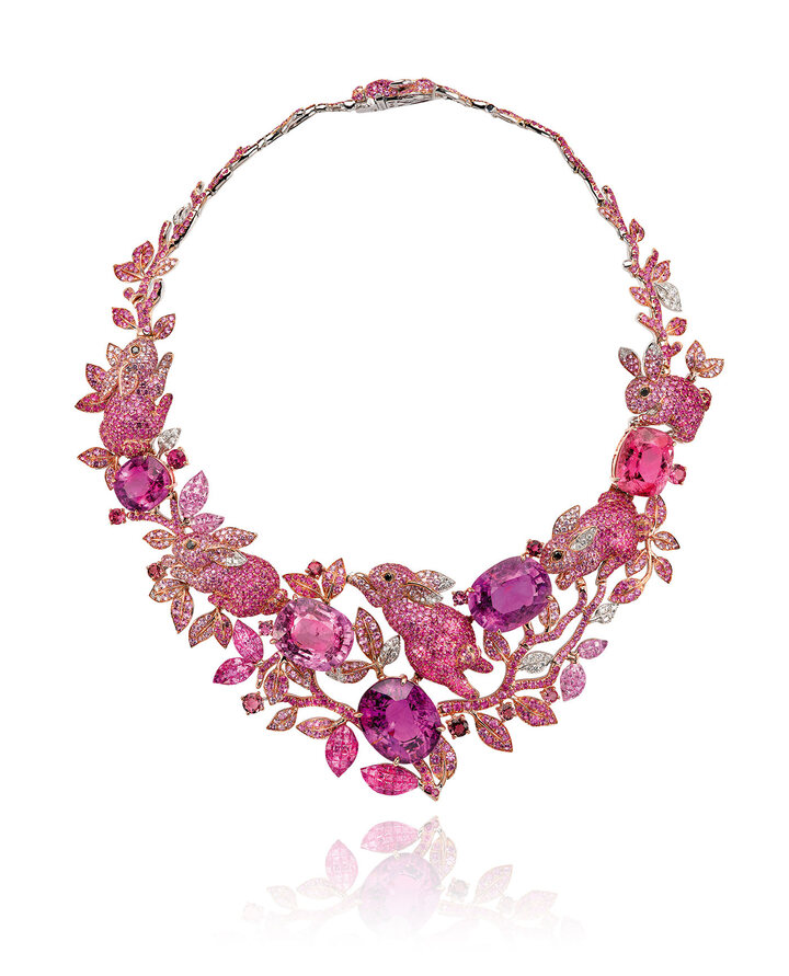 Pink Rabbit necklace, 18k gold (124,1 grams), pink tourmaline (39.37 carats), pink tourmaline (17.5 carats), pink tourmaline (23.71 carats), pink tourmaline (24.26 carats), rubellite (12.4 carats), pink sapphires (40.5 carats), rubies (16.74 carats), pink tourmaline (2.57 carats), diamond (1.26 carats), black diamonds (0.25 carat)